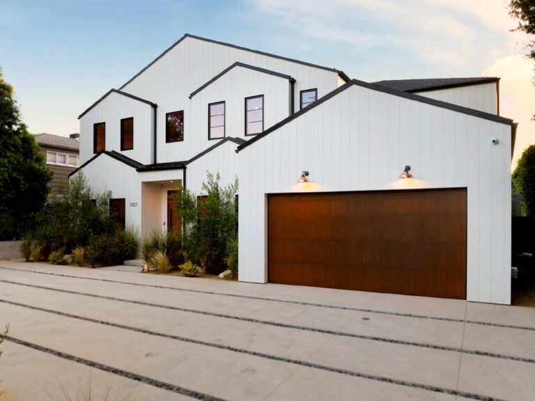 Residential Exterior Painting White House